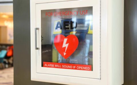 Picture of AED device on a wall in a hospital