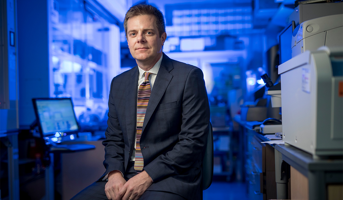 Graham Rothwell Labm Discoveries in Medicine - Crowe Lab Aims Single Antibody at 2 Viral ...