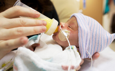 Feeding breast milk in bottle to premature infant